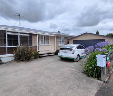 Tidy Three Bedroom Home - Photo 5