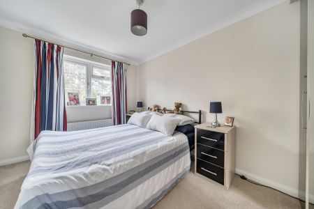 Walkers Ridge, Camberley, Surrey, GU15 - Photo 4