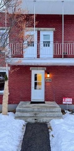 TRÈS GRAND 5-1/2 À LOUER À 400 MÈTRES DE L'UNIVERSITÉ DE SHERBROOKE - Photo 1