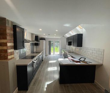 5 bedroom terraced house to rent - Photo 4