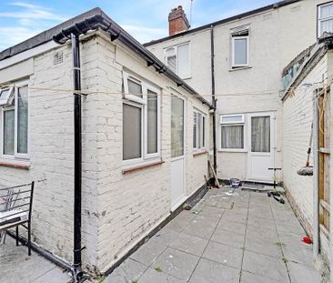 4 bedroom terraced house to rent - Photo 1