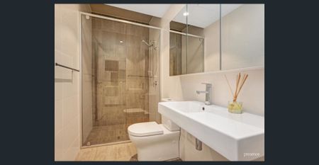 CENTRAL & MODERN APARTMENT WITH STORAGE CAGE AND STUDY NOOK - Photo 2