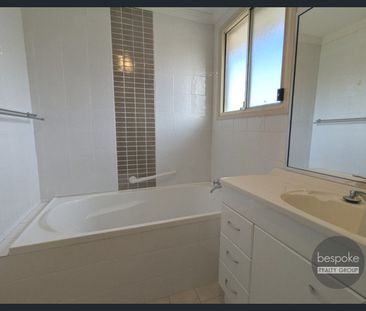 Modern 4-Bedroom Duplex Moments from Station & River – Short-Term L... - Photo 5