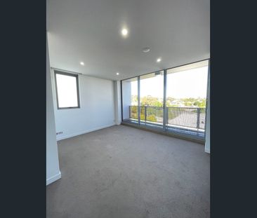 Impressive Two-Bedroom + study Apartment with Parking in Fantastic ... - Photo 1