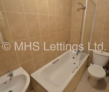 Room 3, 36 Hartley Grove, Leeds, LS6 2LD - Photo 1