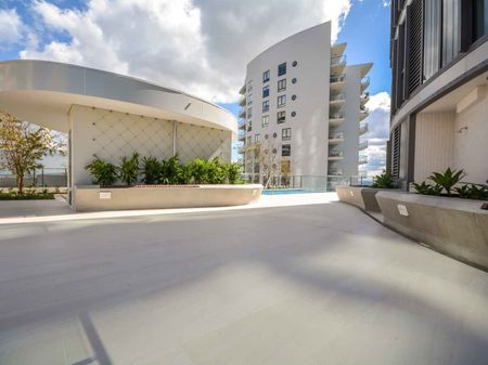 VUE - GUN BARREL HARBOUR VIEWS FROM ONE BED + STUDY APARTMENT - Photo 3