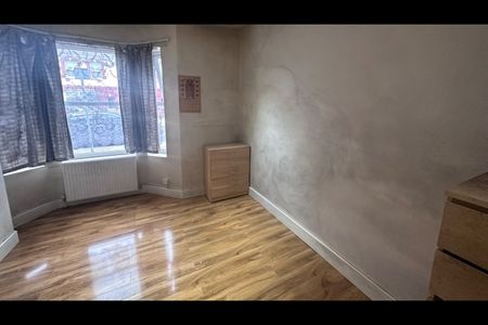 2 Bed Maisonette, Lancelot Road, HA0 - Photo 4