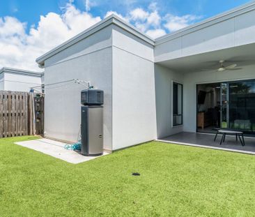 Low Maintenance Living in Award Winning Family Friendly Estate! - Photo 5