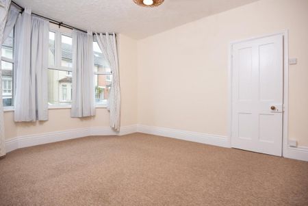 3 bedroom end of terrace house to rent - Photo 3
