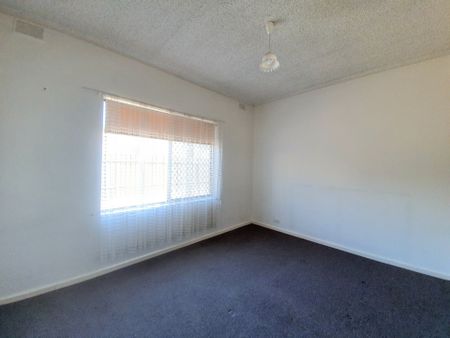 DOWNSTAIRS UNIT, AMAZING LOCATION! - Photo 3