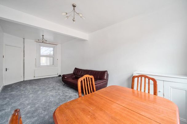 3 bedroom terraced house to rent - Photo 1