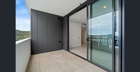 Stunning Designer Apartment with Panoramic City Views - Photo 3