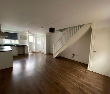 1 bedroom semi-detached house to rent - Photo 2