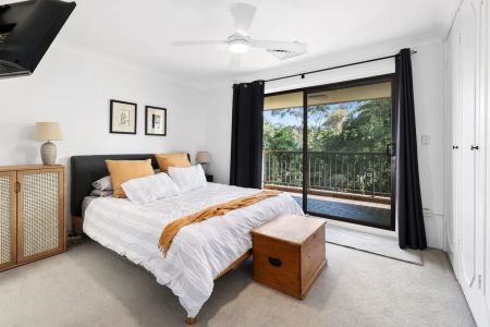 Quiet, Family-Friendly Townhouse in Sought-After 'Linden Village' - Photo 3