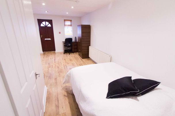 Flat 7, 11 SPRING ROAD Leeds - LS6 1AD - Photo 1