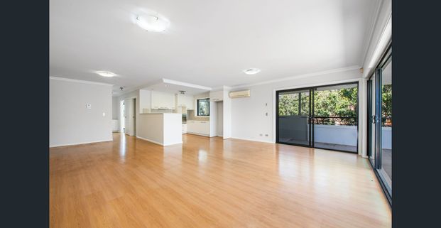 Coastal living at its best - Sunny Dual-Aspect 2 bedroom 'Penthouse' with wraparound balconies - Photo 1