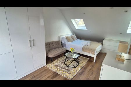 Studio Flat, Sparkbridge Road, HA1 - Photo 4