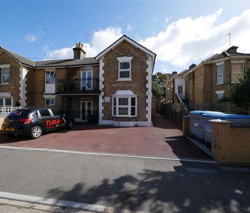 Flat 5, Woodside, Bournemouth BH1 - Photo 4