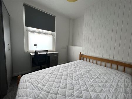 4 bedroom terraced house to rent - Photo 5