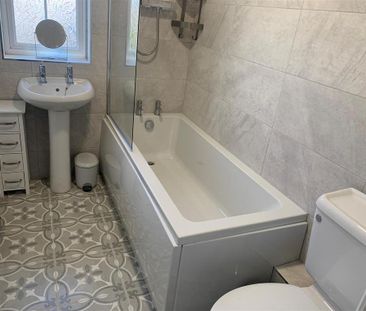 2 bedroom semi-detached house to rent - Photo 5