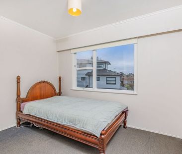 Charming 3BR Unit in Remuera! - Photo 1