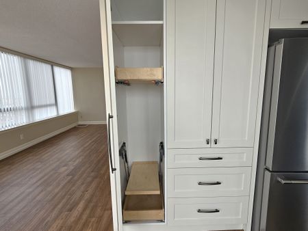 For Lease - 4235 Sherwoodtowne Boulevard Unit# 1808, Mississauga, Ontario - Photo 2