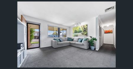 Family Home with Pool in Convenient Slacks Creek Location - Photo 2