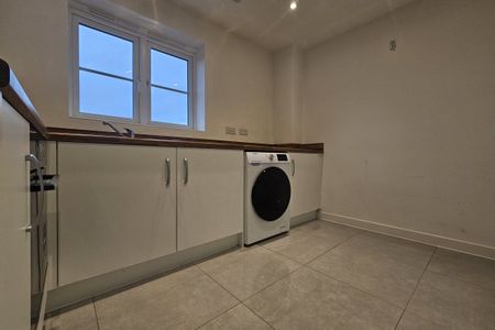 Tame Close - Photo 4