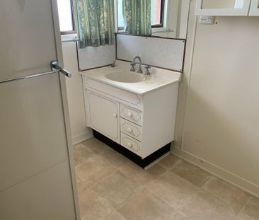 2 bed unit close to town - NO PETS ALLOWED - Photo 3