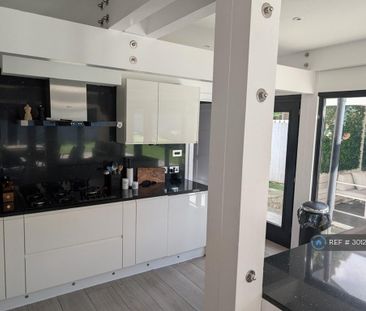 6 bedroom detached house to rent - Photo 6
