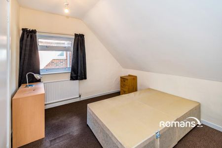 4 bedroom semi-detached house to rent - Photo 4