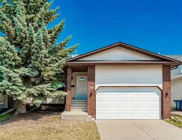 28Hawksely Crescent Four bedrooms are available for rent | 28 Hawksley Crescent Northwest, Calgary - Photo 1