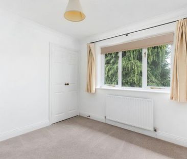 4 bedroom detached house to rent - Photo 4