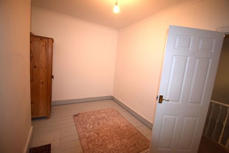 Four bedroom house close to king george hospital- £2500 pcm - Photo 3