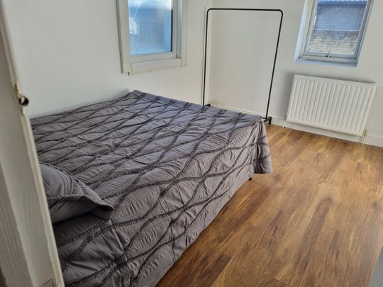 5 Bed Terraced House, Durham Road, E16 - Photo 1