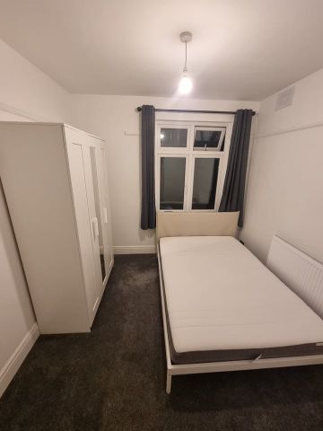 Room in a Shared House, Conygre Road, BS34 - Photo 3