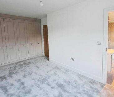 4 bedroom semi-detached house to rent - Photo 3