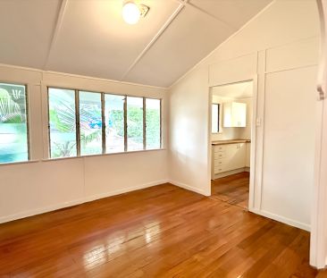 Gorgeous Renovated Studio - Photo 3
