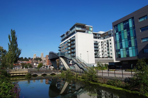 2 bedroom Apartment to let - Photo 1