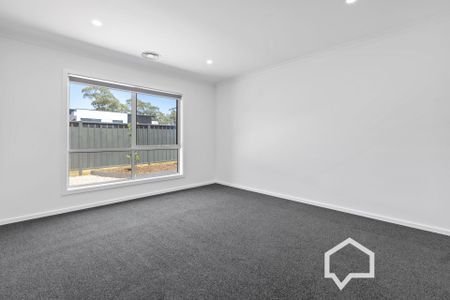 8 Frogmouth Avenue Strathfieldsaye VIC - Photo 2