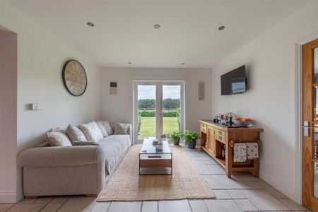 4 bedroom detached bungalow to rent - Photo 5