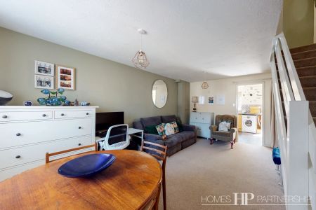 Kenilworth Close, Crawley, RH11 - Photo 3