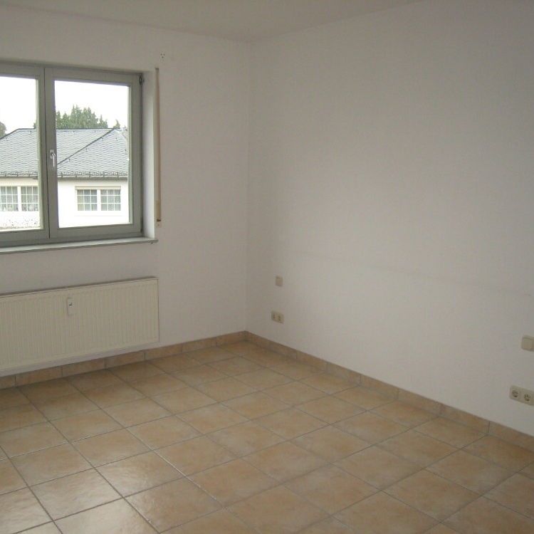 *Lambert&Strelow* Moderne 4 ZKBB mit zwei überdachten Stellplätzen in ruhiger Wohnlage von Eltville - Foto 1