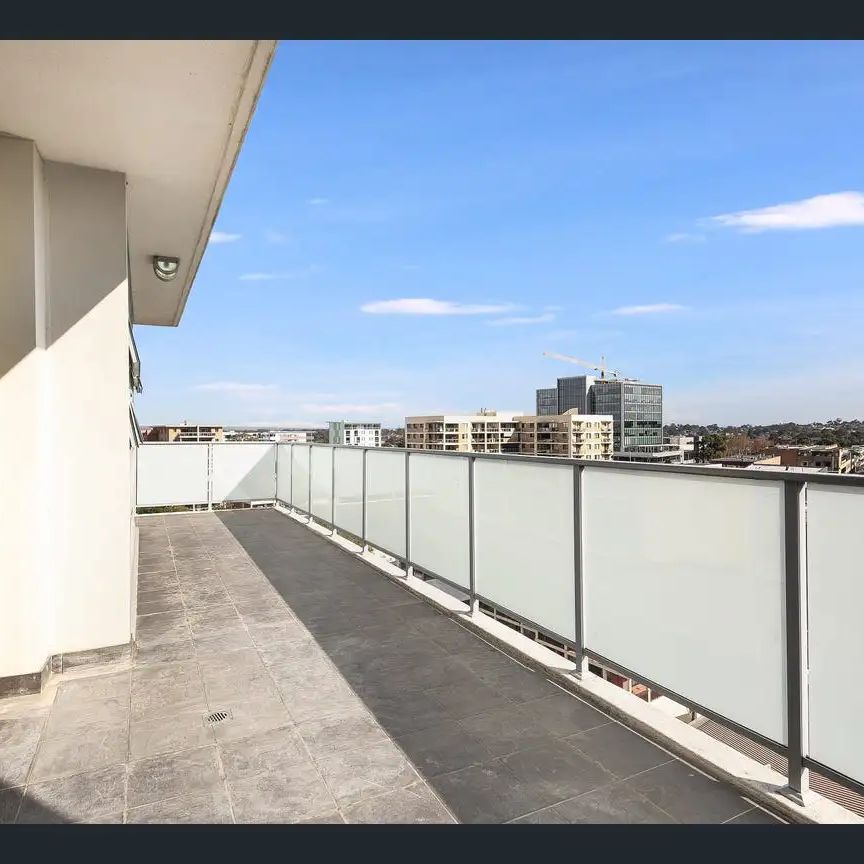 “PENTHOUSE STYLE LIVING” - Photo 1