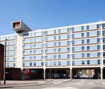 Large High Double Ensuite - Photo 6