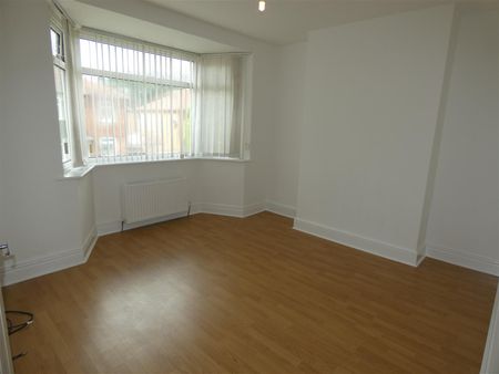 2 bed flat to rent in Marondale Avenue, Walkergate, NE6 - Photo 3