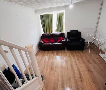 2 Bed Semi-Detached House, Twigden Court, LU3 - Photo 3