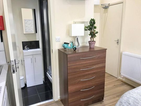 Studio to rent - Photo 1