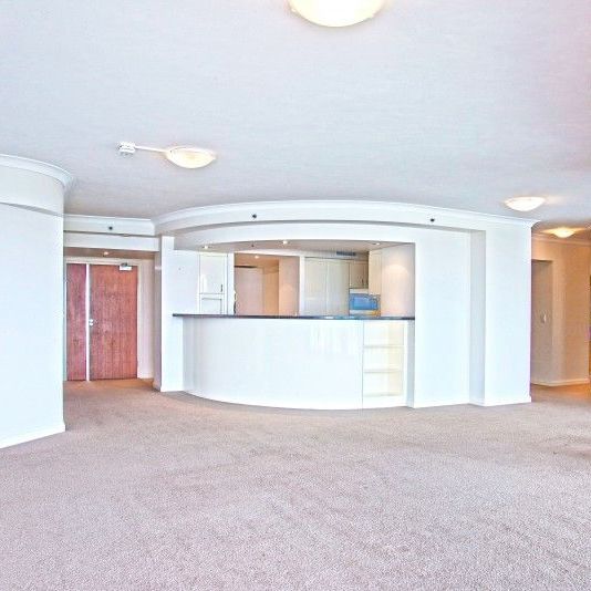 Luxury Riverfront Living | 3 Bedrooms | 196sqm + Storeroom - Photo 1