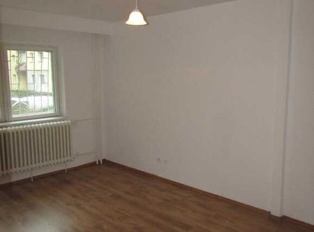 Apartament 4 camere, 77 mp, decomandat, zona Big - Fotografie 3